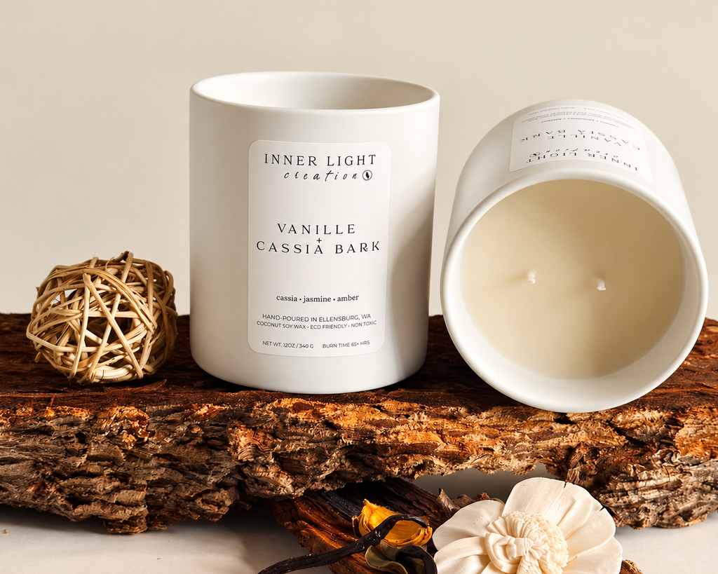 Vanille + Cassia Bark candle with cinnamon, vanilla and warm spice fragrance notes